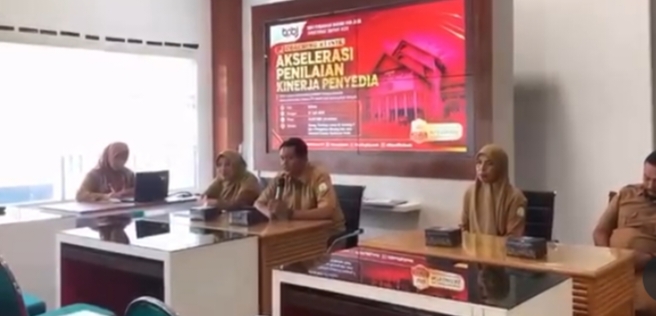 ASN Biro Pengadaan Barang dan Jasa Sekretariat Daerah Aceh mengikuti pelatihan public speaking di Ruang Rapat Lantai 3 Biro PBJ Setda Aceh, Senin (6/7/2026)