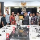 Ketus DPRA bersama anggota lain nya melakukan kunjungan kerja silaturahmi sekaligus audiensi resmi dengan Menteri Koordinator Bidang Hukum, Hak Asasi Manusia, Imigrasi, dan Pemasyarakatan Republik Indonesia, Prof. Dr. Yusril Ihza Mahendra, S.H., M.Sc. Kegiatan yang berlangsung pada Kamis (16/7/2026)