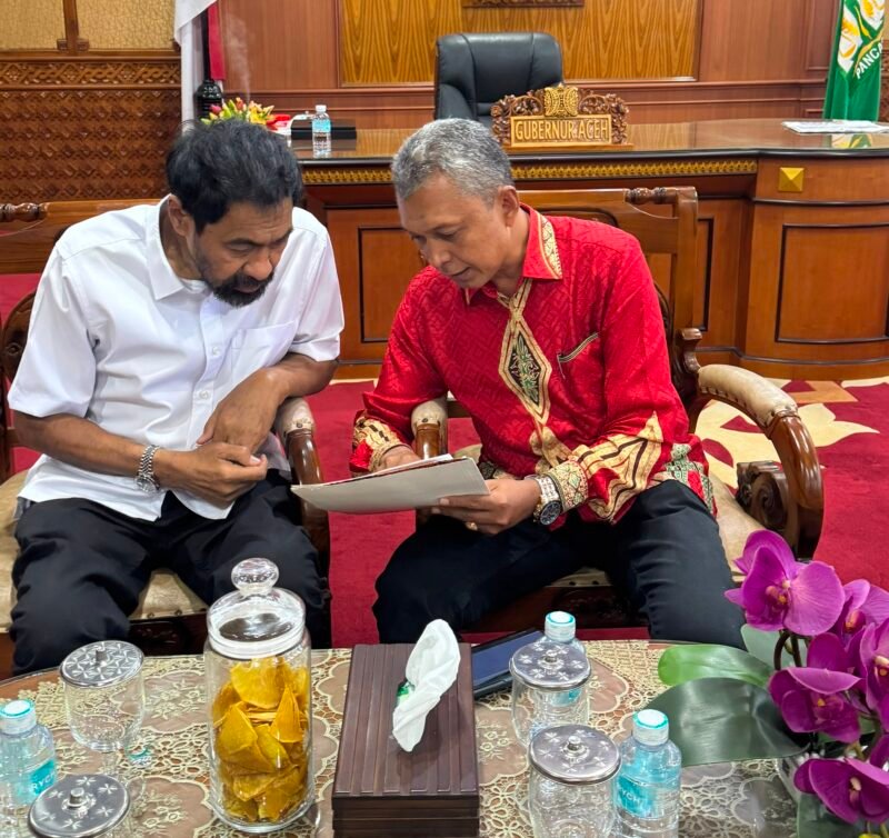 Gubernur Mualem menerima laporan  dari Pelaksana Tugas Kepala Dinas Pertanian dan Perkebunan Aceh, Azanuddin Kurnia
pada Senin (27/7/2026).