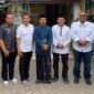 Kadis DSI Aceh Misran Fuadi mendampingi Wakil Gubernur Aceh Fadhlullah (Dek Fadh), bersama Kepala Biro Keistimewaan dan Kesejahteraan Rakyat Setda Aceh Yusrizal, melakukan kunjungan takziah ke rumah duka almarhumah Hj. Nurasyiah binti Kasem – ibunda Pimpinan Redaksi Harian Serambi Indonesia Zainal Arifin M. Nur – di Desa Masjid Aree, Kecamatan Delima, Kabupaten Pidie, Minggu (26/7/2026).