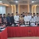 Ketua Komisi VII Dewan Perwakilan Rakyat Aceh (DPRA), H. Ilmiza Sa’aduddin Djamal, MBA, bersama Wakil Gubernur Aceh Fadhlullah, Imam Besar Masjid Raya Baiturrahman Abu Paya Pasi, jajaran Pemerintah Aceh, serta Menteri Koordinator Bidang Hukum, HAM, Imigrasi dan Pemasyarakatan Prof. Yusril Ihza Mahendra, di Jakarta pada Jumat (24/7/2026).