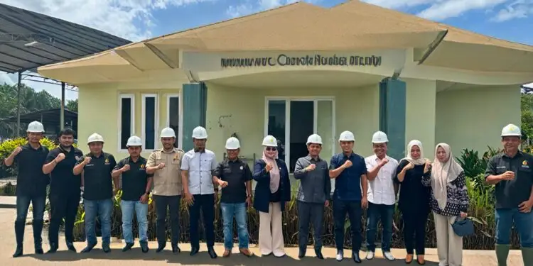 Ketua Komisi III DPRA Hj. Aisyah Ismail di dampingi Wakil Ketua Komisi III Armiyadi, SP, Sekretaris Hadi Surya, S.TP., MT, serta anggota Hasballah, S.Ag dan Musdi Fauzi, DPRA melakukan kunjungan kerja ke sejumlah Pabrik Kelapa Sawit (PKS) di wilayah Barsela, Jumat (19/6/2026).