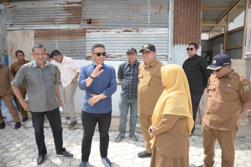 Ketua Komisi III Royes Ruslan, Wakil Ketua Komisi Tuanku Muhammad, Sekretaris Komisi Sofyan Helmi, serta anggota Komisi Ramza Harli, Faisal Ridha, Aulia Rahman beserta pihak dinas (PUPR) Kota Banda Aceh, melakukan peninjauan pasca proses rehabilitasi Gedung Banda Aceh Academy yang berlokasi di Jalan Tgk Syech Muda Wali Banda Aceh pada hari Selasa (14/07/2026).