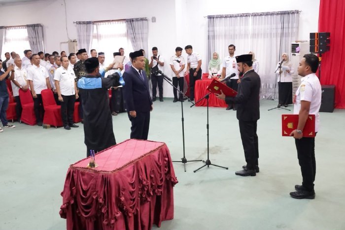 Timur Iskandar Usman Al-Farlaky, S.H.I., M.Si., secara resmi melantik T. Reza Rizki, S.H., M.Si., sebagai Penjabat (Pj) Sekretaris Daerah Kabupaten Aceh Timur. Prosesi pelantikan yang penuh makna berlangsung di Aula Serbaguna Idi pada Rabu (15/7/2026),