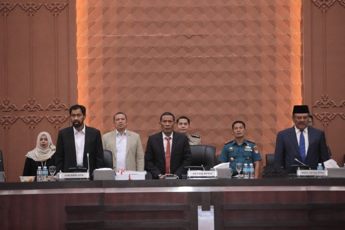 Rapat yang dipimpin Wakil Ketua DPRA H. Ali Basrah, S.Pd., M.M., berlangsung khidmat di Gedung Utama DPRA, Banda Aceh, Senin (22/6/2026) pukul 14.00 WIB,