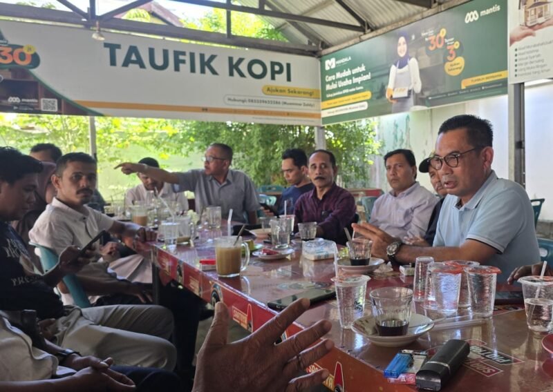 Anggota Komisi III DPR RI asal Aceh H T Ibrahim ST, MM dalam pertemuan dengan kalangan jurnalis di Taufik Kupi, Pocut Baren, Banda Aceh, Minggu (2/8/2026).