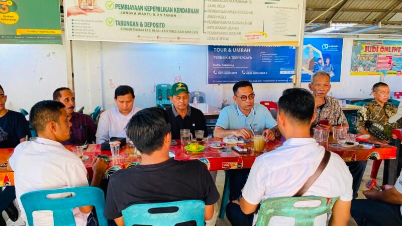 Anggota DPR RI, komisi lll, H. T. Ibrahim, S.T., M.M., Kopi Bareng bersama   HT Anwar Ibrahim, Azhari, Tarmilin Usman, Hamdan Budiman, Syarbaini Usman, dan Nurdin Syam, di Kedai Kopi Tofiq, Banda Aceh, Minggu pagi (2/8/2026).