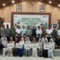 penerima Beasiswa Semen Andalas 2026 berfoto bersama di Andalas Hall.