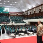 Direktur Bank Aceh Fadhil Ilyas, dalam kegiatan Pembinaan Akademik dan Karakter Mahasiswa Baru (PAKARMARU) Universitas Syiah Kuala (USK) Tahun 2026, Rabu (12/8/2026), di Gedung Academic Activity Center (AAC) USK, Banda Aceh.