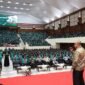 Direktur Bank Aceh Fadhil Ilyas, dalam kegiatan Pembinaan Akademik dan Karakter Mahasiswa Baru (PAKARMARU) Universitas Syiah Kuala (USK) Tahun 2026, Rabu (12/8/2026), di Gedung Academic Activity Center (AAC) USK, Banda Aceh.