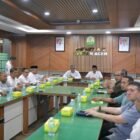 Mukarramah Fadhlullah, memimpin rapat perdana sekaligus silaturahmi bersama jajaran pengurus Perwosi Aceh di Aula Rumah Dinas Wakil Gubernur Aceh, Jumat (28/8/2026).