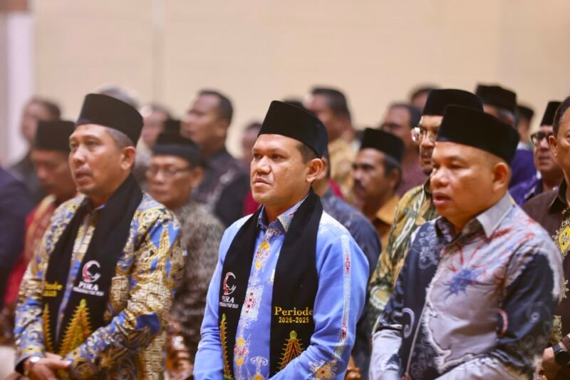 Wakil Gubernur Aceh, Fadhlullah, menghadiri acara pelantikan Pengurus Persaudaraan Pidie Raya (PIRA) Periode 2026-2029 yang digelar di Anjong Mon Mata, Kompleks Meuligoe Gubernur Aceh, Kamis (27/8/2026).
