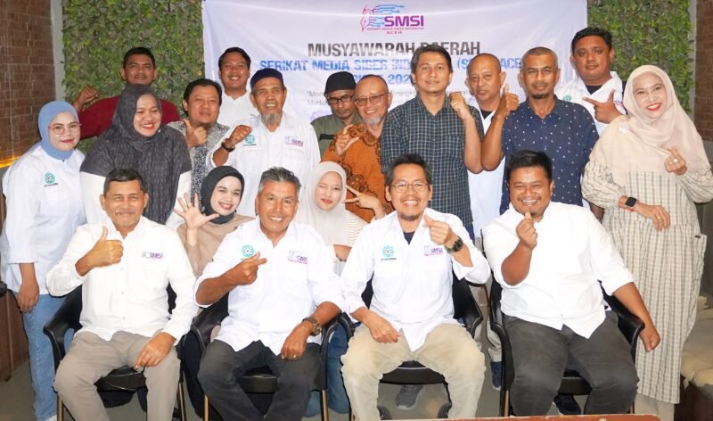 Aldin NL foto bersama usai kembali terpilih sebagai Ketua SMSI Provinsi Aceh periode 2026-2030 dalam Musda I SMSI Aceh di Banda Aceh, Senin (31/8/2026). Foto: (SMSI Aceh).