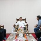 Wakil Gubernur Aceh Fadhlullah turut didampingi Kepala Biro Administrasi Pimpinan Setda Aceh, Akkar Arafat, S.STP., M.Si. menerima kunjungan silaturahmi LKBN Antara di Rumah Dinas Wakil Gubernur Aceh, Banda Aceh, Selasa sore (25/8/2026).
