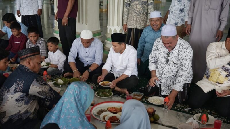 Wakil Gubernur Aceh Fadhlullah S menghadiri peringatan Maulid Nabi Muhammad SAW bersama ratusan anak yatim, di Pidie Selasa (25/8/2026).