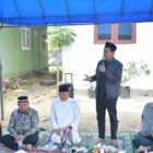 Wakil Gubernur Aceh Fadhlullah, didampingi Kepala DSI Aceh Dr. Misran Fuadi, Kepala Biro Administrasi Pimpinan Setda Aceh Akkar Arafat, bertakziah ke rumah duka almarhumah Ummi Rubiah binti Tgk. Arifin, ibunda Ketua Badan Baitul Mal Aceh, Abon Yunus, di Gampong Seneubok, Kecamatan Darul Aman, Kabupaten Aceh Timur, Kamis (20/8/2026)