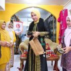 Ketua Dekranasda Aceh Marlina Muzakir, saat berkunjung ke Gerai Dekranasda Kabupaten Aceh Utara, Selasa (1/9/2026).