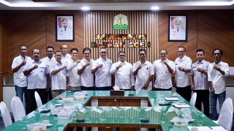 Plt. Sekda Aceh Taufik menerima audiensi Forum Pimpinan Redaksi (Pimred) Multimedia Indonesia-Aceh di Ruang Rapat Sekda Aceh, Rabu (2/9/2026).