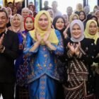 Ketua Dekranasda Aceh Marlina Usman, membuka Rapat Kerja Daerah Dekranasda se-Aceh tahun 2026 dan Pameran Kriya Unggulan, di Galery Dekranasda Aceh, di komplek Taman Sultanah Syafiatuddin , Minggu (13/9/2026).