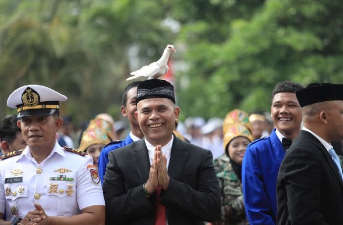 Kepala Dinas Pendidikan Aceh, Murtalamuddin, S.Pd., M.S.P., mengimbau seluruh insan pendidikan untuk menjadikan momen ini sebagai pijakan evaluasi dan perbaikan mutu pengabdian secara menyeluruh. pada Rabu (2/9/2026)