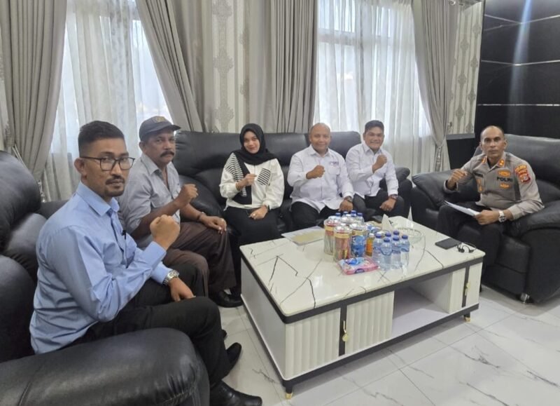 Kapolres Aceh Besar AKBP Chairul Ikhsan, S.I.K., menerima audiensi jajaran Pengurus SMSI Aceh Besar di ruang kerjanya, Selasa (15/9/2026). Foto: SMSI AcehBesar.