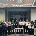 Petugas Rutan Kelas IIB Jantho bersama personel Polres Aceh Besar dan Koramil 17/Kota Jantho memperlihatkan sejumlah barang terlarang usai melakukan penggeledahan kamar hunian warga binaan dalam razia gabungan dan tes urine, Kamis (17/9/2026). Foto: (Dokumen Rutan Jantho).