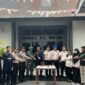Petugas Rutan Kelas IIB Jantho bersama personel Polres Aceh Besar dan Koramil 17/Kota Jantho memperlihatkan sejumlah barang terlarang usai melakukan penggeledahan kamar hunian warga binaan dalam razia gabungan dan tes urine, Kamis (17/9/2026). Foto: (Dokumen Rutan Jantho).