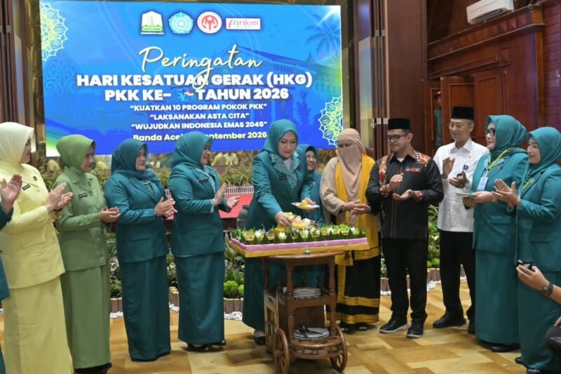 Plt. Sekda Aceh Taufik secara resmi membuka Rapat Konsultasi TP PKK se-Aceh dan Rapat Kerja Daerah Dekranasda Aceh Tahun 2026,di Anjong Mon Mata, Banda Aceh, Jumat (11/9/2026).