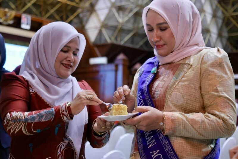 Ketua Forikan Aceh Marlina Usman, Staf Ahli TP PKK Aceh Mukarramah Fadhlullah menjadi Juri Kehormatan pada Lomba masak Serba Ikan tingkat Provinsi tahun 2026, di Anjong Mon Mata komplek Meuligoe Gubernur Aceh, Kamis (10/9/2026).