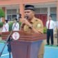 Kadisdik Aceh, Murthalamuddin, S.Pd., M.SP., bertindak selaku Pembina Upacara Bendera di SMA Teuku Nyak Arif Fatih Bilingual School, Banda Aceh, pada Senin, (21/9/2026).