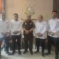 Ketua SMSI Aceh Besar Zulfikar, S.Pd., bersama pengurus saat melakukan silaturahmi dan audiensi dengan Kajari Aceh Besar Dr. Wisnu Murtopo Nur Muhamad, S.H., M.H., Selasa (22/9/2026). Foto: (SMSI Aceh Besar).