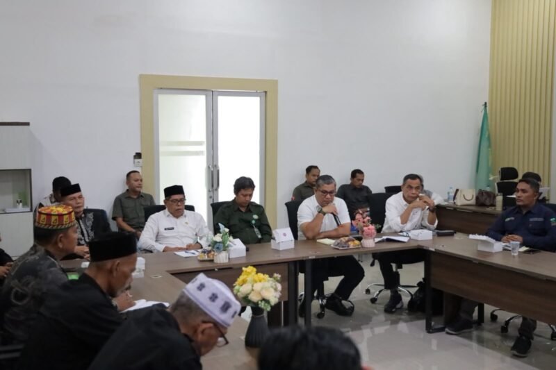 Katibul Wali, Abdullah Hasbullah Aceh menggelar Dialog Pemangku Kepentingan dan Uji Publik Peraturan Wali Nanggroe tentang Konservasi Berbasis Adat, Rabu (23/9/2026), di Aula Sekretariat Lembaga Wali Nanggroe.