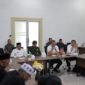 Katibul Wali, Abdullah Hasbullah Aceh menggelar Dialog Pemangku Kepentingan dan Uji Publik Peraturan Wali Nanggroe tentang Konservasi Berbasis Adat, Rabu (23/9/2026), di Aula Sekretariat Lembaga Wali Nanggroe.