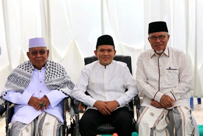 Wakil Gubernur Aceh, Fadhlullah,  menghadiri doa bersama dan Haul ke-1 almarhumah Ummi Hj. Ainal Mardhiah binti H. Ahmad (Ummi Arongan), di Kompleks Dayah Tauthiatuth Thullab, Gampong Arongan, Kecamatan Simpang Mamplam, Kabupaten Bireuen, Sabtu (26/9/2026).