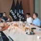 Anggota Komisi VII DPRA, Romi Syahputra, dan Zamzami bersama Kadisdik Dayah Aceh, Muhsin Thahir, dengan Menteri Ekonomi Kreatif RI, Teuku Riefky Harsya, di Kantor Kementerian Ekonomi Kreatif RI, Jakarta Pusat, Jumat (4/9/2026).