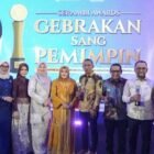 Ketua DPRA, Zulfadhli saat menerima dua penghargaan sekaligus dalam ajang Serambi Award 2026 pada Malam Apresiasi “Gebrakan Sang Pemimpin”. Acara digelar di Gedung AAC Dayan Dawood, Banda Aceh, Sabtu (29/8/2026) malam.