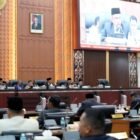 DPRA Gelar Paripurna Penyampaian Pendapat dihadiri pimpinan dan anggota DPRA, Gubernur Aceh yang diwakili Sekretaris Daerah Aceh, unsur Forkopimda Aceh, jajaran Pemerintah Aceh, instansi vertikal, perguruan tinggi, organisasi masyarakat, wartawan, serta undangan lainnya, Tahun Anggaran 2025, Rabu (26/8/2026) malam di gedung DPRA