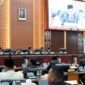 DPRA Gelar Paripurna Penyampaian Pendapat dihadiri pimpinan dan anggota DPRA, Gubernur Aceh yang diwakili Sekretaris Daerah Aceh, unsur Forkopimda Aceh, jajaran Pemerintah Aceh, instansi vertikal, perguruan tinggi, organisasi masyarakat, wartawan, serta undangan lainnya, Tahun Anggaran 2025, Rabu (26/8/2026) malam di gedung DPRA