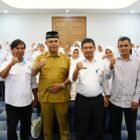 Kepala Dinas Pendidikan Aceh, Murthalamuddin, S.Pd., MSP., membuka sekaligus memberikan arahan dan menyemangati siswa/i SMA sederajat se-Kota Banda Aceh mengikuti pelatihan penulisan kreatif. Senin (14/9/2026).