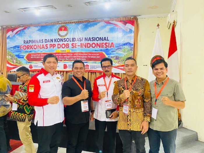 Bupati Aceh Besar H. Muharram Idris dan Ketua DPRK Aceh Besar Abdul Muchti, S.I.Kom bersama Panitia CDOB Aceh Raya menghadiri Rapimnas FORKONAS PP DOB se-Indonesia di Jakarta, Selasa (29/9/2026).