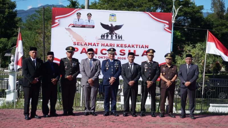 Wakil Bupati Aceh Besar Drs H Syukri A. Jalil, dan unsur Forkopimda foto bersama usai upacara Peringatan Hari Kesaktian Pancasila Tahun 2026 di Halaman Kantor Bupati Aceh Besar, Kota Jantho, Kamis (01/10/2026).