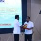 kepada Kepala Bappeda Aceh Besar, Agus Husni, S.Pd., yang mewakili Bupati Aceh Besar, H. Muharram Idris. Penyerahan berlangsung pada kegiatan Bimbingan Teknis Pengisian IPKD di Aula Prof. Madjid Ibrahim, Kantor Bappeda Aceh, Rabu (30/9/2026).