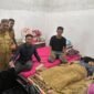 Anggota DPRK Kota Banda Zidan Al Hafidh, S.Ked., MM, menyalurkan bantuan delapan unit kursi roda kepada warga kurang mampu di Kecamatan Kuta Alam, Banda Aceh, Senin (12/10/2026).