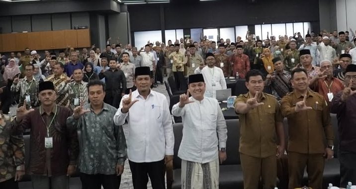 Ketua Badan Baitul Mal Aceh, Tgk. H. M. Yunus, S.H., didampingi Kepala Sekretariat Baitul Mal Aceh, Dr. Muhammad Ikhsan Ahyat, S.STP., M.A.P., serta para Anggota Badan Baitul Mal Aceh, menyelenggarakan kegiatan Pembekalan Amil sekaligus Penguatan Kelembagaan Baitul Mal se-Aceh,
pada Senin, (5/10/026), di Banda Aceh.