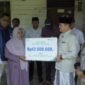 Ketua Badan Baitul Mal Aceh, Tgk. Muhammad Yunus, bekerja sama dengan BPJS Ketenagakerjaan menyalurkan santunan Jaminan Kematian (JKM) kepada dua ahli waris pekerja rentan di Gampong Lampupok Baro, Kecamatan Indrapuri, Kabupaten Aceh Besar, Rabu (21/10/2026)