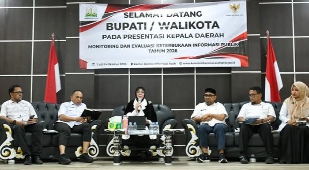 Wali Kota Banda Aceh, Illiza Sa'aduddin Djamal,  mengikuti Penilaian Keterbukaan Informasi Publik oleh Komisi Informasi Aceh di Kantor Komisi Informasi Aceh, Geuceu Komplek, Rabu (14/10/2026).