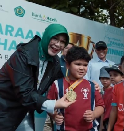 Wali Kota Banda Aceh, Illiza Sa'aduddin Djamal, secara resmi membuka Kejuaraan Panahan Piala Wali Kota Banda Aceh,
di Lapangan Panahan, Komplek Stadion Harapan Bangsa, Lhong Raya,
dilaksanakan Minggu (25/10/2026),

