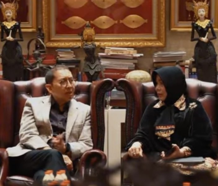 Wali Kota Banda Aceh, Illiza Sa'aduddin Djamal, menerima kunjungan silaturahmi Menteri Kebudayaan Republik Indonesia, Fadli Zon,di Banda Aceh, Senin (13/10/2026).