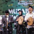 Wali Kota Banda Aceh, Illiza Sa'aduddin Djamal, bersama Wakil , Afdhal Khalilullah,  menghadiri upacara pembukaan Musabaqah Tilawatil Qur'an (MTQ) ke-35 Tingkat Kabupaten Aceh Besar. Kegiatan berlangsung di Kuta Baro, Kabupaten Aceh Besar, pada Jumat, (24/10/2026).