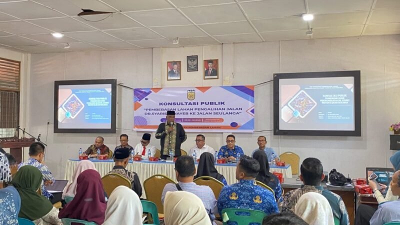 Pemerintah Kota Banda Aceh mengadakan Konsultasi Publik tentang Pembebasan Lahan Pengalihan Jalan Dr. Syarief Thayeb ke Jalan Seulanga di Kantor Camat Kuta Alam pada Kamis (01/10/2026).